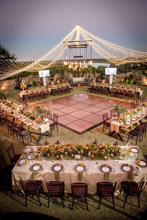 INTIMATE WEDDINGS .